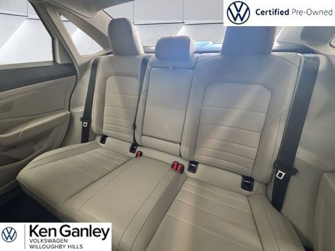 Certified 2023 Volkswagen Jetta SE w/ Panoramic Sunroof Package FWD image 19