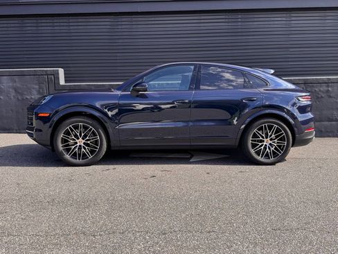 Certified 2025 Porsche Cayenne Coupe image 6