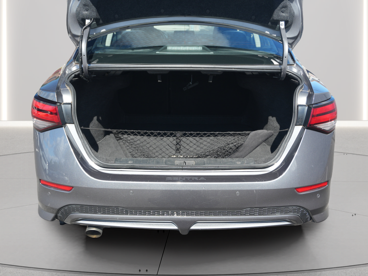 Used 2022 Nissan Sentra SR w/ Trunk Package FWD image 9