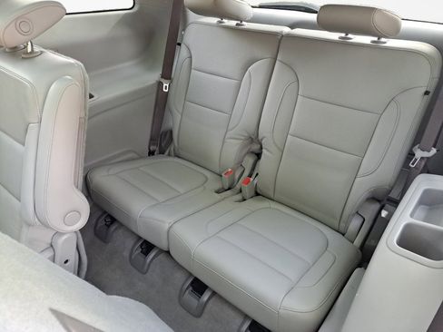 Used 2019 GMC Acadia SLT AWD/4WD image 13