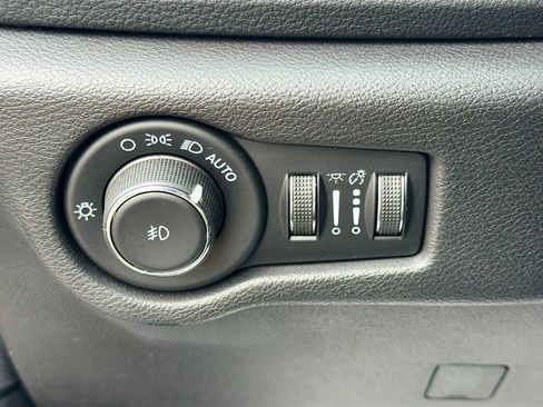 Used 2021 Chrysler Pacifica Touring-L w/ Uconnect Theater Family Group image 34