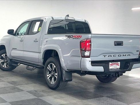 Used 2019 Toyota Tacoma TRD Sport image 10