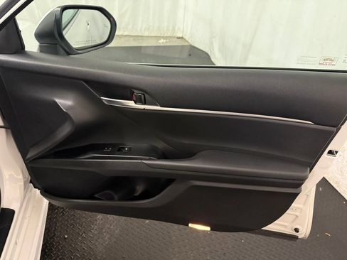 Used 2018 Toyota Camry SE image 30