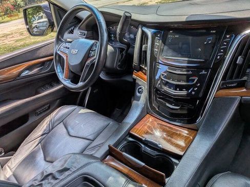 Used 2016 Cadillac Escalade Premium AWD/4WD image 38
