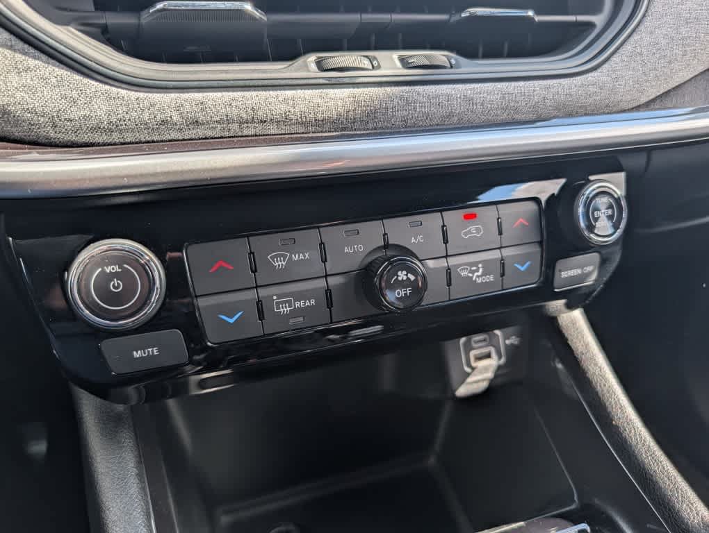 Used 2023 Jeep Compass Latitude w/ Convenience Group AWD/4WD image 18