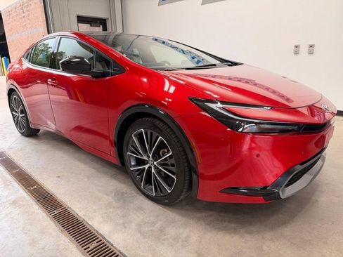 Used 2024 Toyota Prius XLE FWD image 2