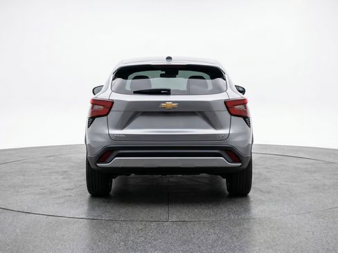 Used 2025 Chevrolet Trax LT FWD image 7