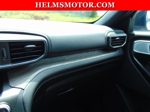 Used 2020 Ford Explorer Platinum w/ Premium Technology Package AWD/4WD image 32