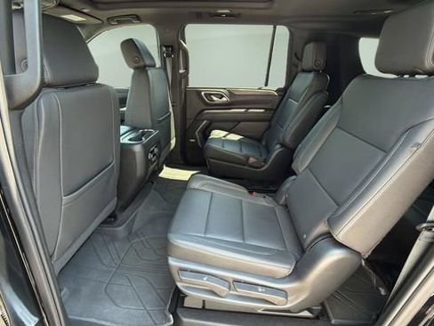 Used 2023 Chevrolet Suburban Z71 w/ Luxury Package AWD/4WD image 22