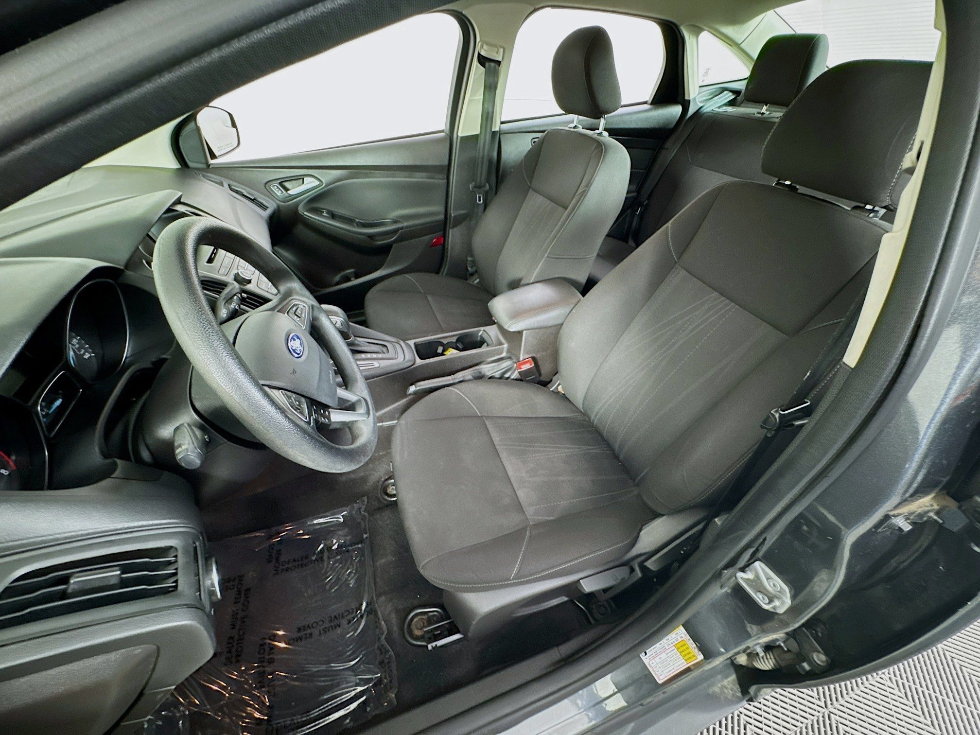 Used 2017 Ford Focus SE FWD image 10