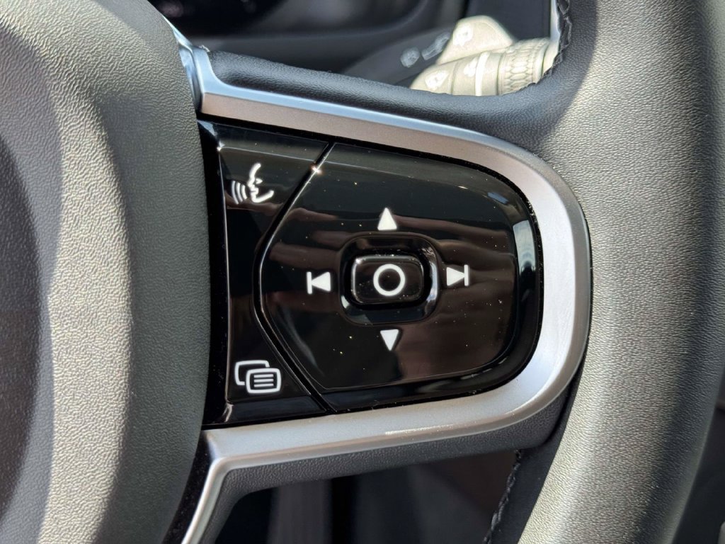 Certified 2025 Volvo XC90 B5 Core AWD/4WD image 20
