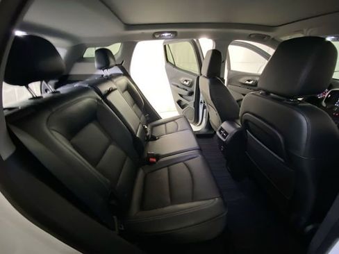 Used 2023 GMC Terrain SLT image 31