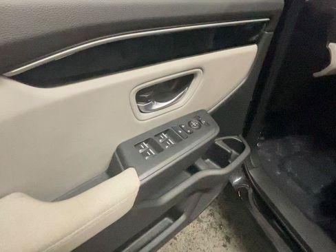 Used 2023 Honda Pilot LX image 31