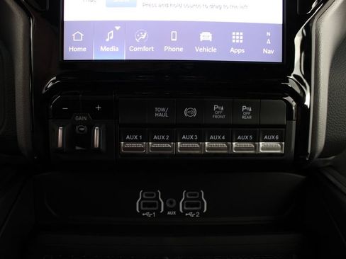 New 2026 RAM 3500 Big Horn AWD/4WD image 8