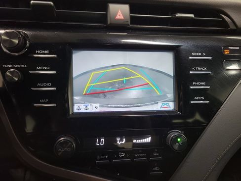 Used 2019 Toyota Camry SE FWD image 16