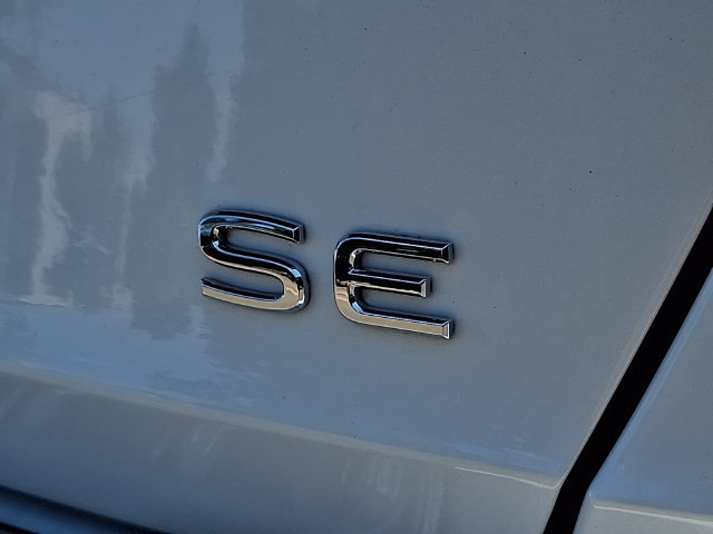 Used 2023 Volkswagen Jetta SE w/ Panoramic Sunroof Package FWD image 31