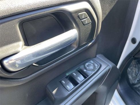 Used 2020 Chevrolet Silverado 1500 Custom w/ Custom Convenience Package image 12