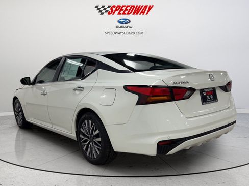 Used 2025 Nissan Altima 2.5 SV FWD image 8