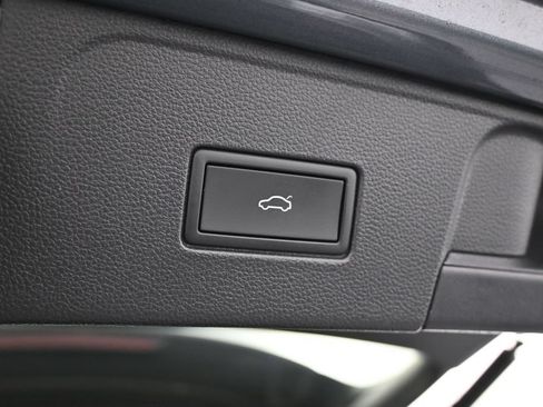 Used 2024 Volkswagen Atlas SE w/ Panoramic Sunroof Package FWD image 37