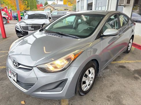 Used 2016 Hyundai Elantra SE image 3