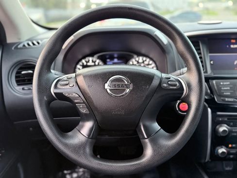 Used 2020 Nissan Pathfinder S image 25