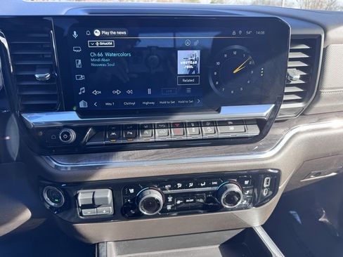 Used 2024 Chevrolet Silverado 1500 LTZ image 31