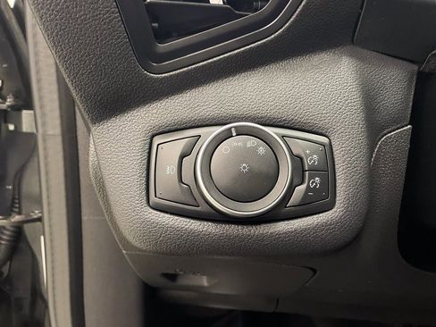 Used 2017 Ford C-MAX Energi Titanium image 33