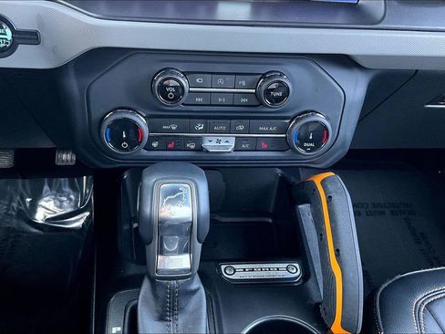 Used 2022 Ford Bronco Badlands image 17