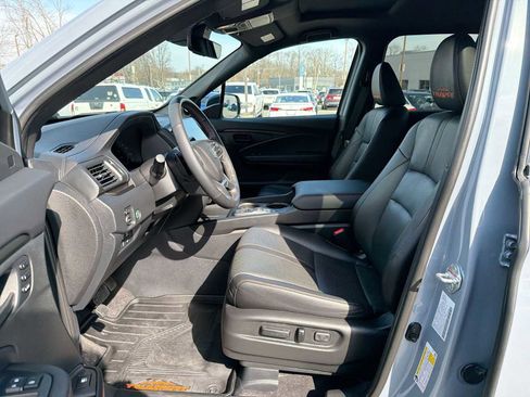 Used 2025 Honda Ridgeline TrailSport image 11