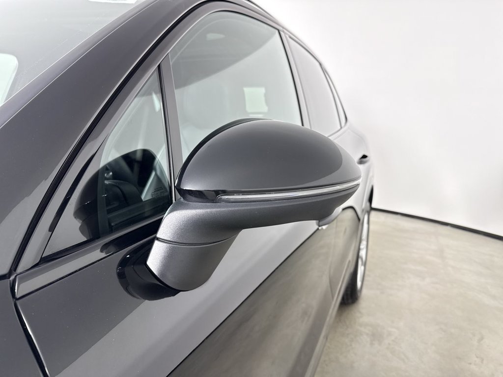 Certified 2023 Porsche Cayenne Platinum Edition AWD/4WD image 12