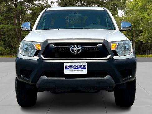 Used 2015 Toyota Tacoma PreRunner w/ Convenience Package RWD image 2