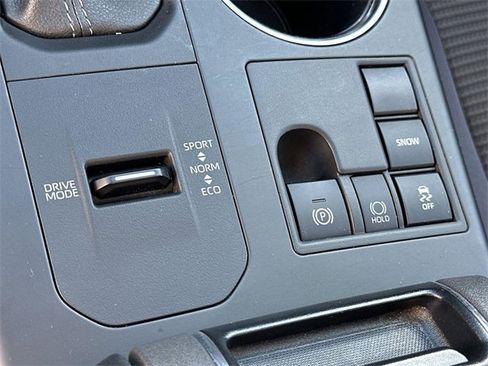 Used 2023 Toyota Highlander LE image 37