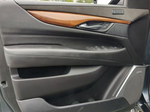 Used 2019 Cadillac Escalade Luxury image 19