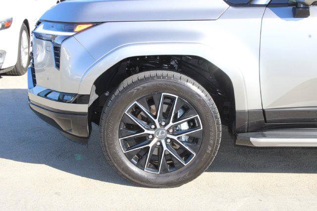 Certified 2025 Lexus GX 550 w/ Accessory Package (31) AWD/4WD image 4