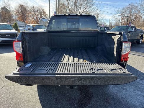 Used 2019 Nissan Titan PRO-4X image 28