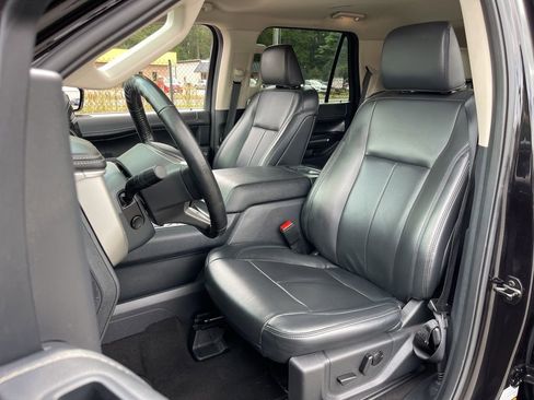 Certified 2024 Ford Expedition XLT image 19