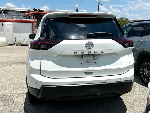 Used 2024 Nissan Rogue S FWD image 3