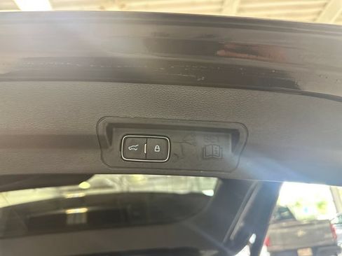 Used 2020 Ford Explorer XLT w/ Equipment Group 202A AWD/4WD image 30