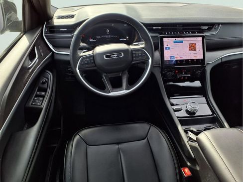 New 2025 Jeep Grand Cherokee L Limited image 11