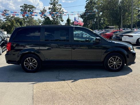 Used 2018 Dodge Grand Caravan GT image 4