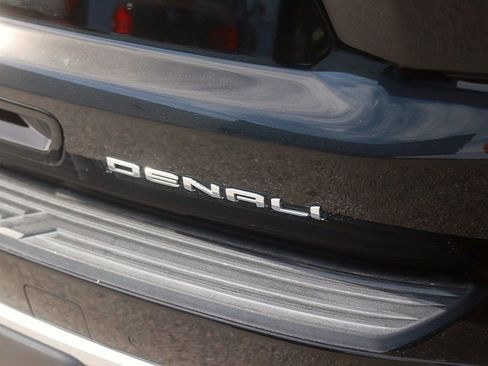 Used 2021 GMC Yukon XL Denali w/ Denali Premium Package AWD/4WD image 9
