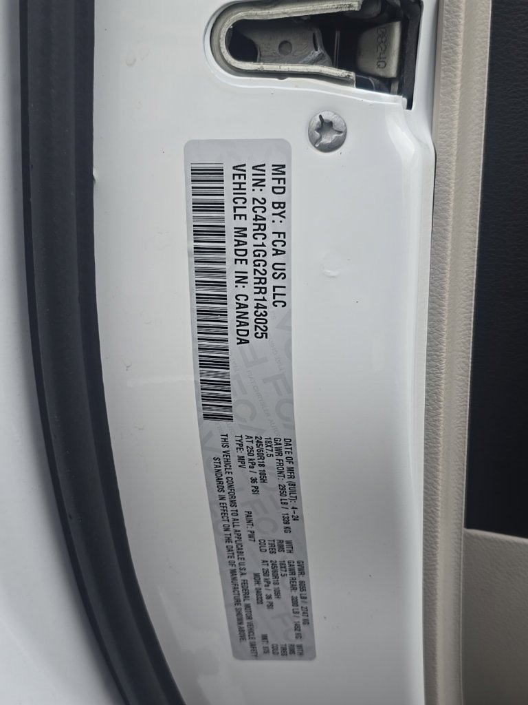 Used 2024 Chrysler Pacifica Limited FWD image 6