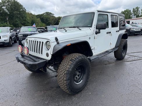 Used 2018 Jeep Wrangler Unlimited Sahara AWD/4WD image 1