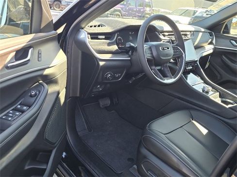 New 2025 Jeep Grand Cherokee L Limited image 4