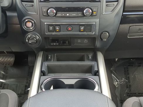 Used 2024 Nissan Titan SV w/ SV Convenience Package image 19
