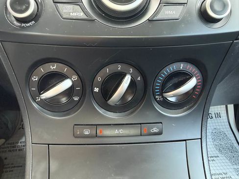 Used 2012 MAZDA MAZDA3 i Sport image 19