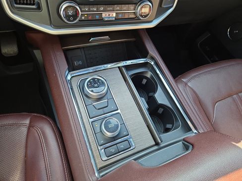 Used 2022 Ford Expedition Limited image 22