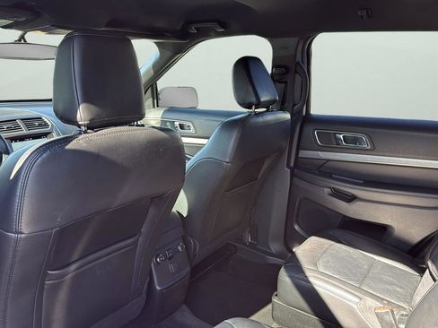 Certified 2018 Ford Explorer XLT w/ Equipment Group 202A image 29