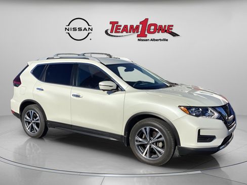 Used 2019 Nissan Rogue SV w/ Premium Package image 1