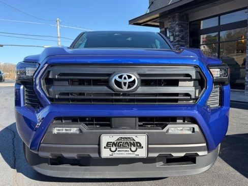 Used 2025 Toyota Tacoma SR5 image 2